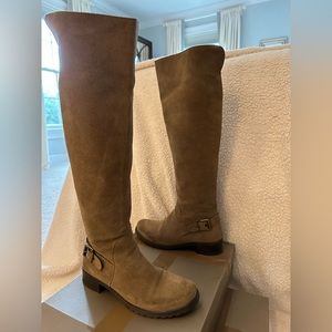 Women’s Italian taupe suede boots. Decent condition- size 40.